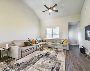 4907 Luke Mathew Drive - Photo Thumbnail 28