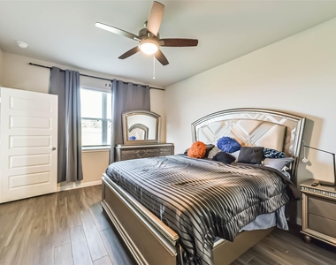 4907 Luke Mathew Drive - Photo Thumbnail 17