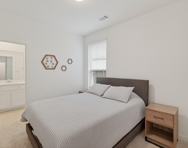 8145 Overland Grove - Photo Thumbnail 29