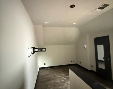 1927 Kelona Dr - Photo Thumbnail 21