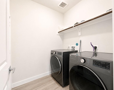 323 Bennett Street - Photo Thumbnail 8