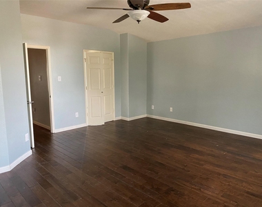 2714 Orchard Creek Lane - Photo Thumbnail 15