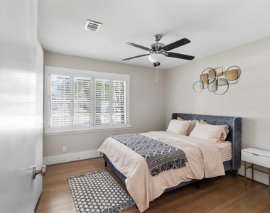 5422 Lincrest Lane - Photo Thumbnail 18