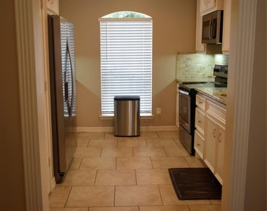 10519 N Newpark Drive - Photo Thumbnail 5