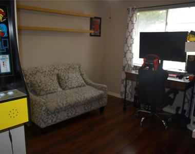 10519 N Newpark Drive - Photo Thumbnail 11