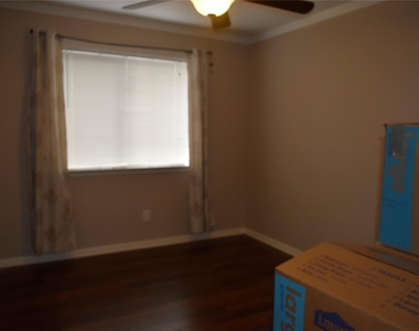 10519 N Newpark Drive - Photo Thumbnail 7