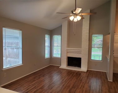 3130 Forestbrook Drive - Photo Thumbnail 6