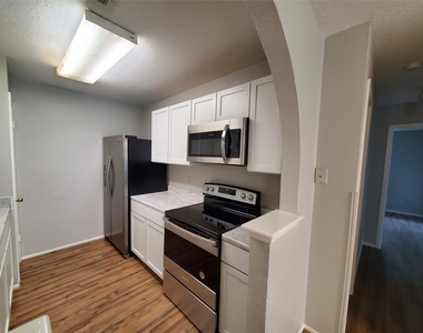3130 Forestbrook Drive - Photo Thumbnail 10