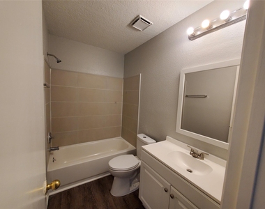 3130 Forestbrook Drive - Photo Thumbnail 14