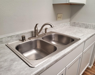 3130 Forestbrook Drive - Photo Thumbnail 21