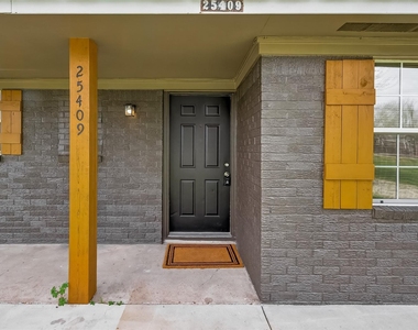 25409 Pebble Drive Drive - Photo Thumbnail 2