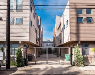 1428 Wilson Street - Photo Thumbnail 13