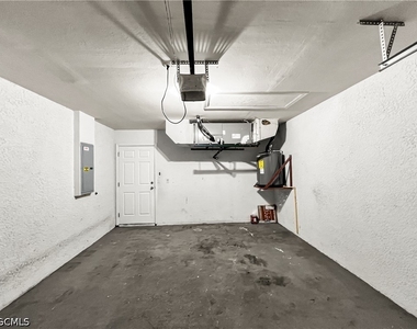 2130 Ne 8th Place - Photo Thumbnail 33