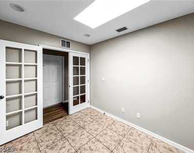 2130 Ne 8th Place - Photo Thumbnail 17