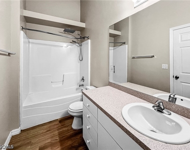 2130 Ne 8th Place - Photo Thumbnail 25