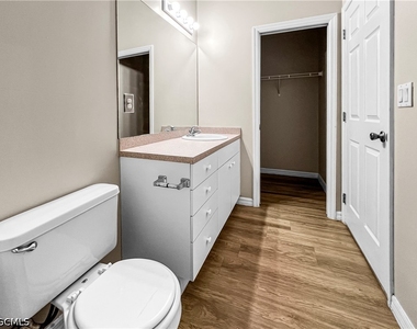 2130 Ne 8th Place - Photo Thumbnail 27