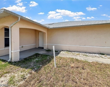 2130 Ne 8th Place - Photo Thumbnail 5