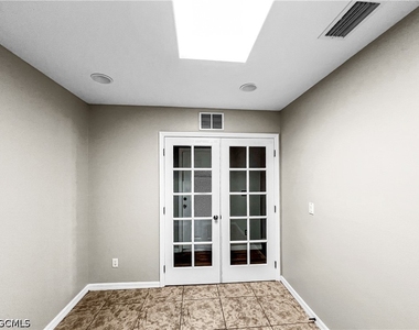 2130 Ne 8th Place - Photo Thumbnail 18