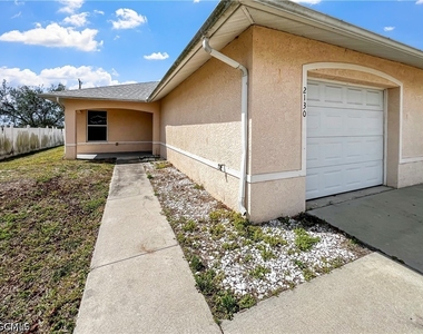 2130 Ne 8th Place - Photo Thumbnail 3