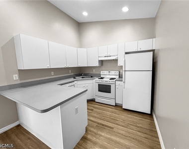 2130 Ne 8th Place - Photo Thumbnail 15