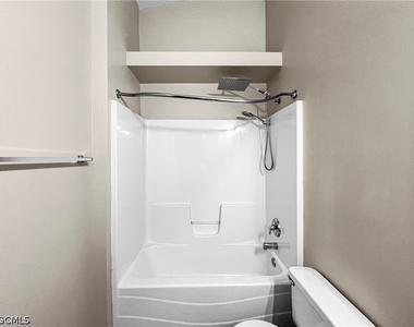 2130 Ne 8th Place - Photo Thumbnail 26