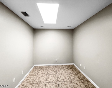 2130 Ne 8th Place - Photo Thumbnail 20