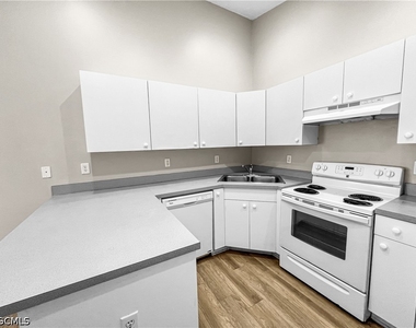 2130 Ne 8th Place - Photo Thumbnail 16