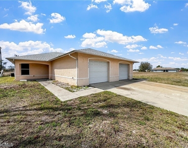 2130 Ne 8th Place - Photo Thumbnail 1