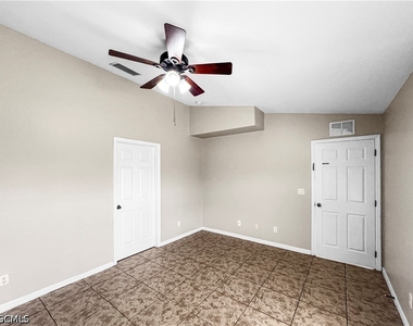 2130 Ne 8th Place - Photo Thumbnail 22