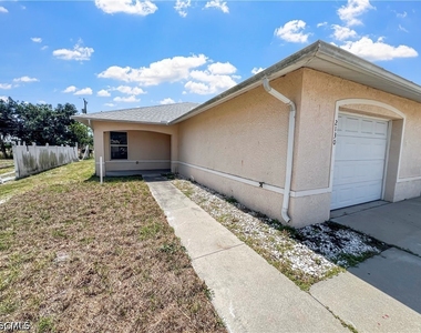 2130 Ne 8th Place - Photo Thumbnail 4