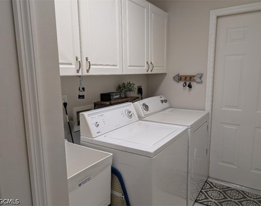 5008 Sw 9th Place - Photo Thumbnail 15