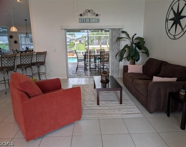 5008 Sw 9th Place - Photo Thumbnail 2