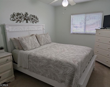 5008 Sw 9th Place - Photo Thumbnail 13