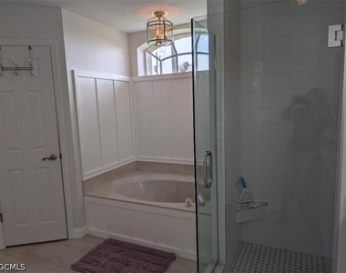5008 Sw 9th Place - Photo Thumbnail 11