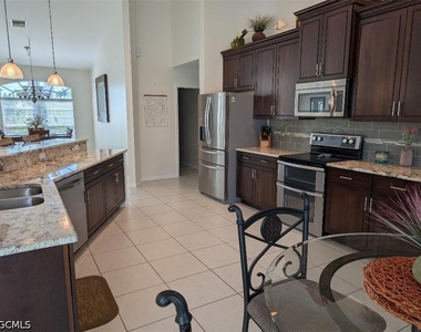 5008 Sw 9th Place - Photo Thumbnail 6