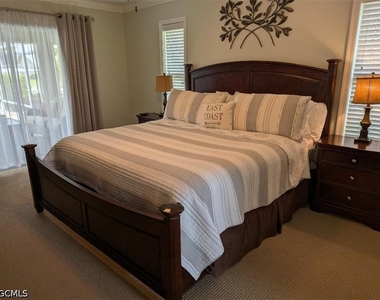 5008 Sw 9th Place - Photo Thumbnail 9