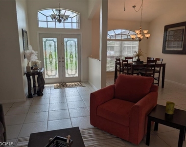 5008 Sw 9th Place - Photo Thumbnail 1