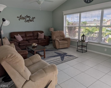 5008 Sw 9th Place - Photo Thumbnail 8