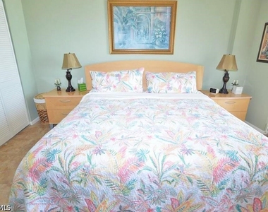260 Seaview Court - Photo Thumbnail 9