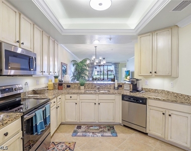 9533 Avellino Way - Photo Thumbnail 8