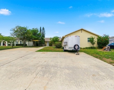3052 Park Lane - Photo Thumbnail 2