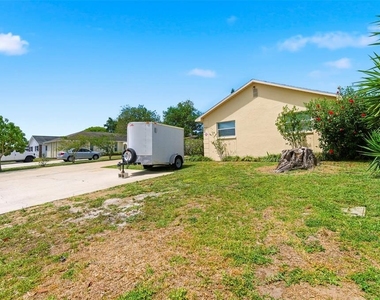 3052 Park Lane - Photo Thumbnail 3