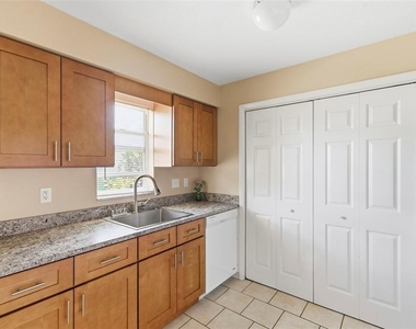 3052 Park Lane - Photo Thumbnail 17