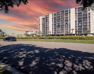 255 Dolphin Point - Photo Thumbnail 33