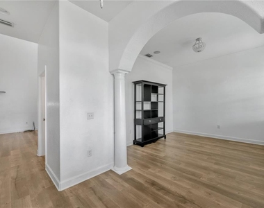 1507 W Windhorst Road - Photo Thumbnail 7