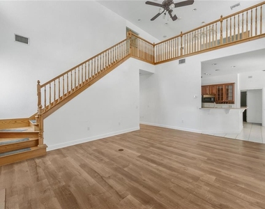 1507 W Windhorst Road - Photo Thumbnail 15
