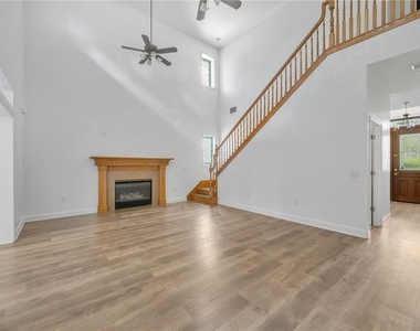 1507 W Windhorst Road - Photo Thumbnail 18