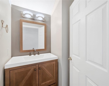 1507 W Windhorst Road - Photo Thumbnail 14