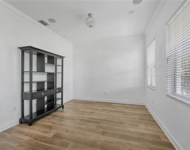1507 W Windhorst Road - Photo Thumbnail 7