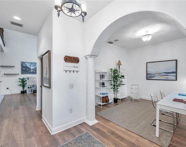 1507 W Windhorst Road - Photo Thumbnail 7